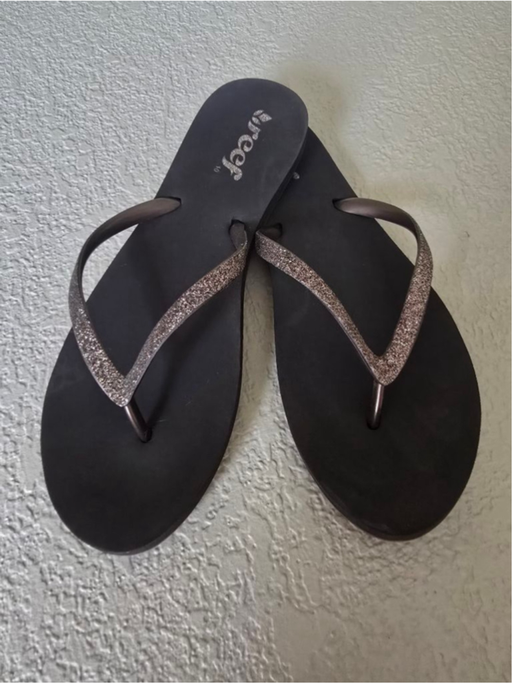 Women's REEF Black Gold Summer Glitter Flip Flop Sandals Size 10 Coastal Beach